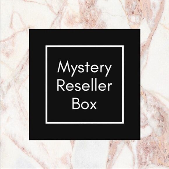 Contemporary Reseller Box Women’s Clothing Dresses Shorts Tops Blouses Tank - Picture 4 of 8